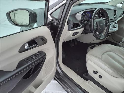 2021 Chrysler Pacifica Touring-L