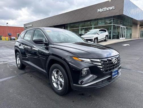 Black Pearl 2024 Hyundai TUCSON SE