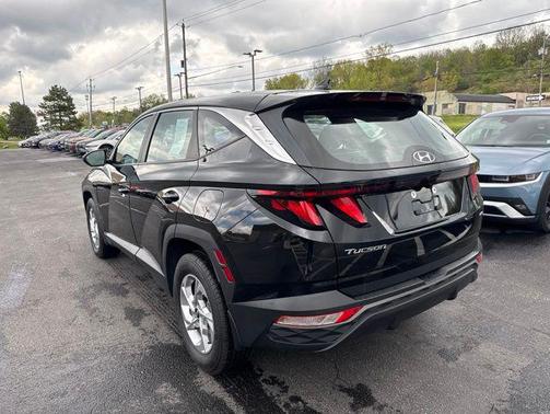 Black Pearl 2024 Hyundai TUCSON SE