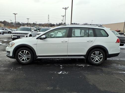 2017 Volkswagen Golf Alltrack TSI S