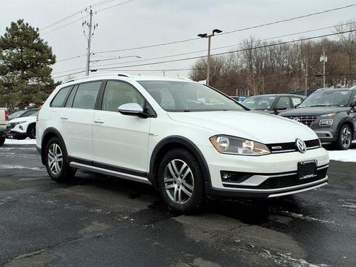 2017 Volkswagen Golf Alltrack TSI S