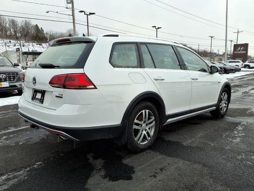2017 Volkswagen Golf Alltrack TSI S