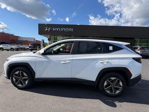 Creamy White Pearl 2025 Hyundai TUCSON Hybrid SEL Convenience