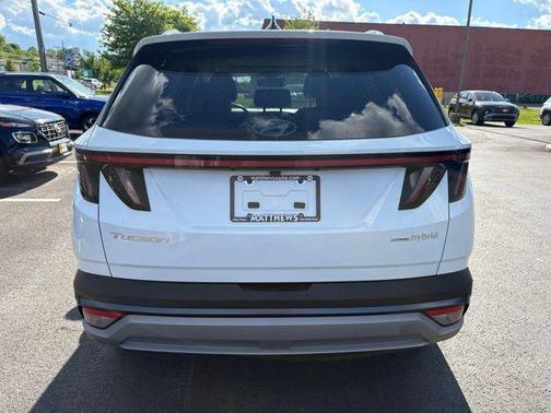 Creamy White Pearl 2025 Hyundai TUCSON Hybrid SEL Convenience
