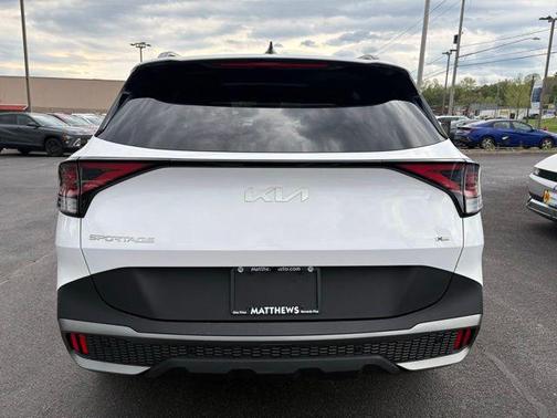 Glacial White Pearl 2023 Kia Sportage X-Line