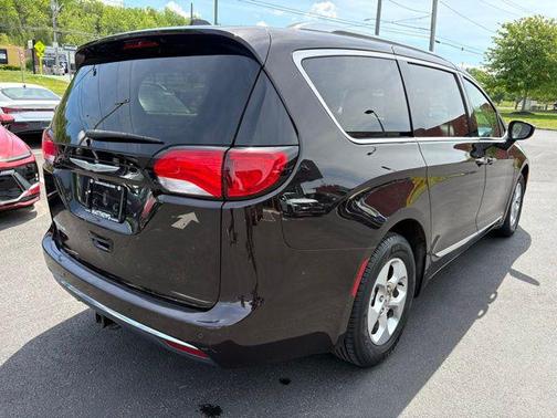 Dark Cordovan Pearlcoat 2017 Chrysler Pacifica Touring-L
