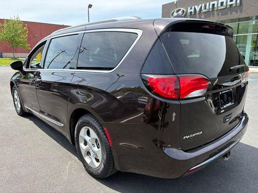 Dark Cordovan Pearlcoat 2017 Chrysler Pacifica Touring-L