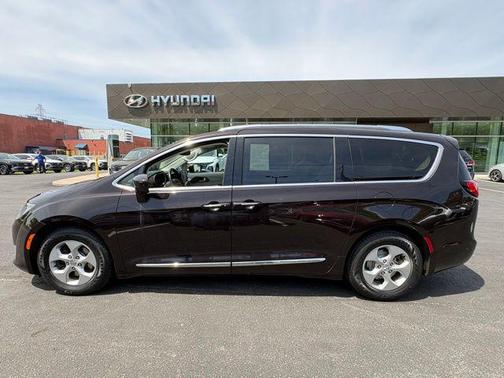 Dark Cordovan Pearlcoat 2017 Chrysler Pacifica Touring-L