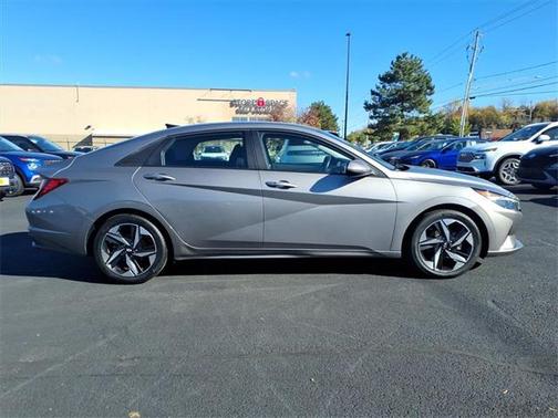 2023 Hyundai ELANTRA SEL