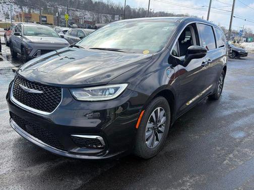 2023 Chrysler Pacifica Hybrid Touring L