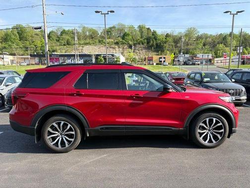 Rapid Red Metallic Tinted Clearcoat 2023 Ford Explorer ST-Line