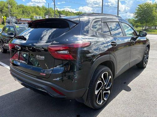 Mosaic Black Metallic 2025 Chevrolet Trax FWD 2RS