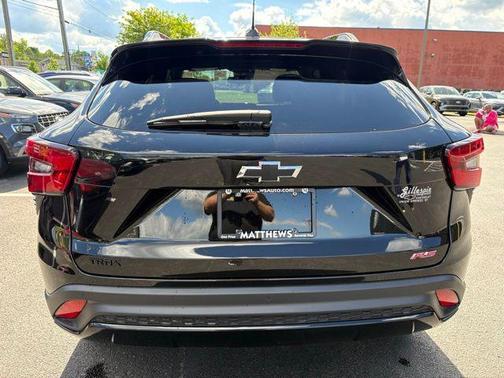 Mosaic Black Metallic 2025 Chevrolet Trax FWD 2RS