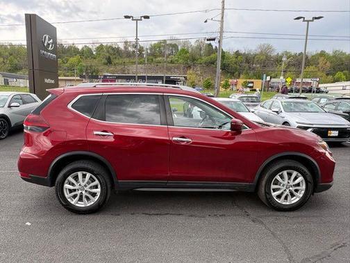 Scarlet 2018 Nissan Rogue SV