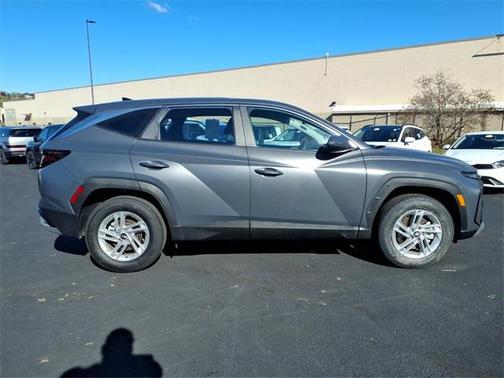 2025 Hyundai TUCSON SE