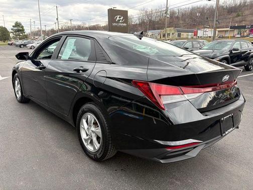 2023 Hyundai ELANTRA SE