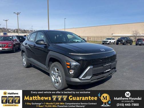 Abyss Black Pearl 2025 Hyundai KONA SE