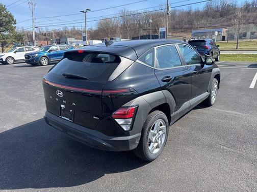 Abyss Black Pearl 2025 Hyundai KONA SE