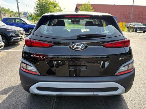 Abyss Black Pearl 2023 Hyundai KONA SE