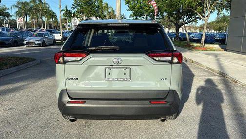 2022 Toyota RAV4 XLE