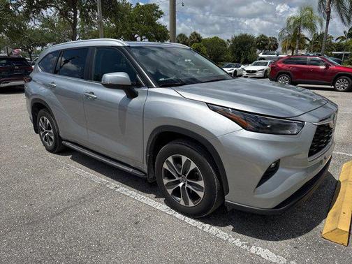 2024 Toyota Highlander Hybrid XLE