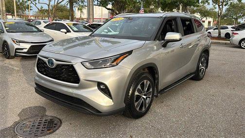 2024 Toyota Highlander Hybrid XLE