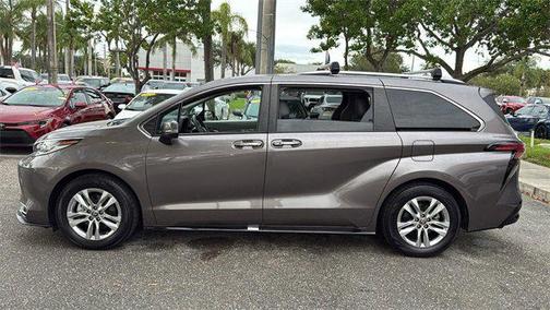 2022 Toyota Sienna Limited 7-Passenger
