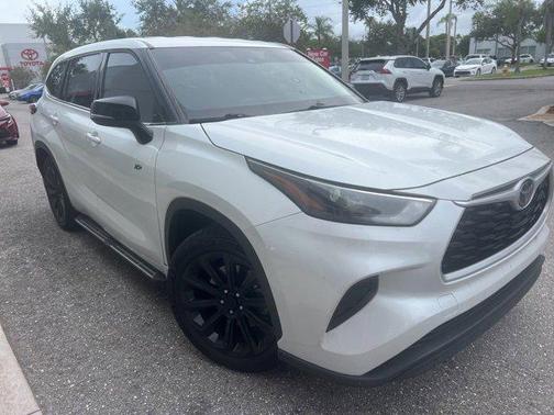 2022 Toyota Highlander L