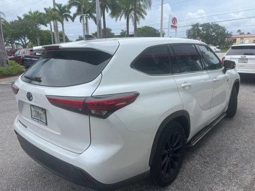 2022 Toyota Highlander L