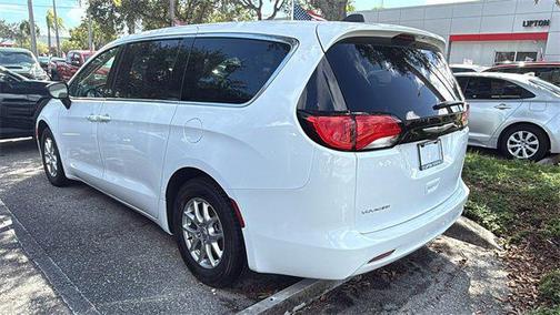 2024 Chrysler Voyager LX