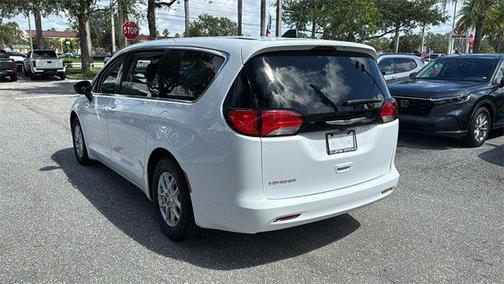2024 Chrysler Voyager LX