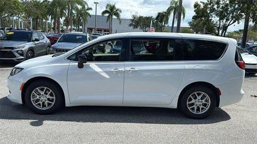 2024 Chrysler Voyager LX
