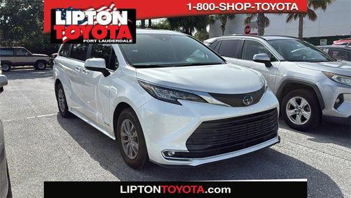 2021 Toyota Sienna XLE 8 Passenger