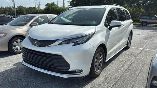 2021 Toyota Sienna XLE 8 Passenger