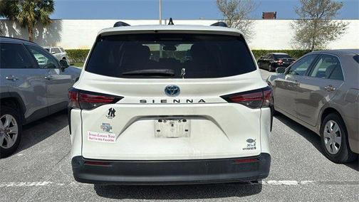 2021 Toyota Sienna XLE 8 Passenger