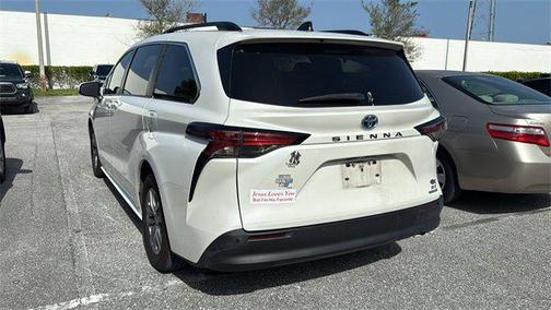 2021 Toyota Sienna XLE 8 Passenger