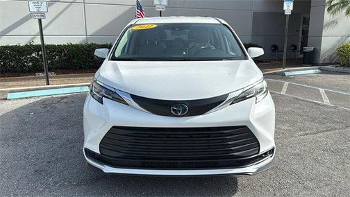 2022 Toyota Sienna LE