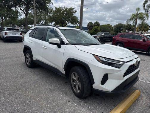 2022 Toyota RAV4 XLE