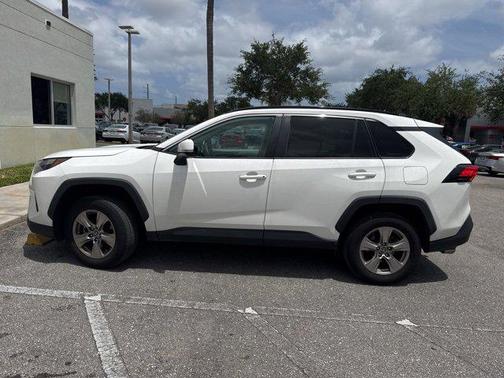 2022 Toyota RAV4 XLE