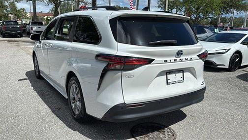 2022 Toyota Sienna XLE 7 Passenger