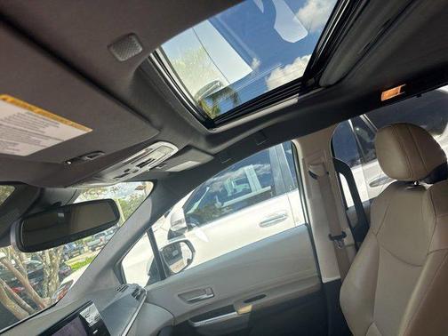 2022 Toyota Sienna XLE 7 Passenger