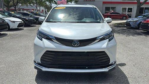 2022 Toyota Sienna XLE 7 Passenger