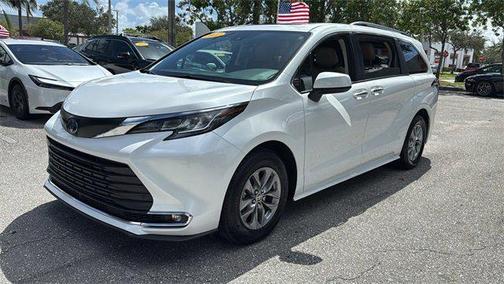 2022 Toyota Sienna XLE 7 Passenger