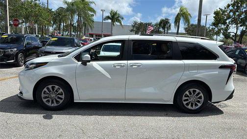2022 Toyota Sienna XLE 7 Passenger