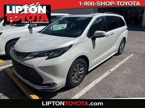 2022 Toyota Sienna XLE 7 Passenger