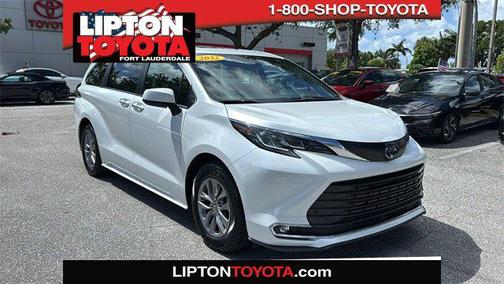 2022 Toyota Sienna XLE 7 Passenger