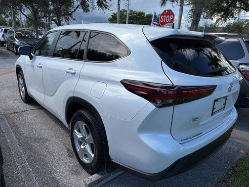 2024 Toyota Highlander LE
