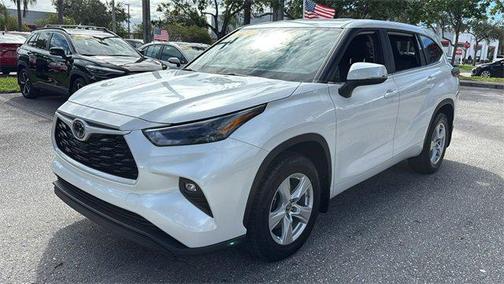 2024 Toyota Highlander LE
