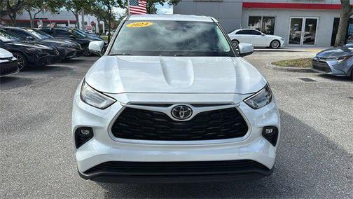 2024 Toyota Highlander LE