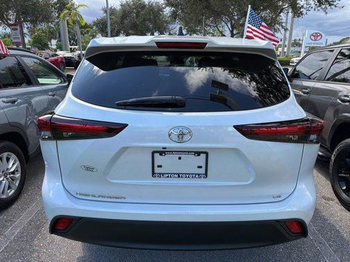 2024 Toyota Highlander LE